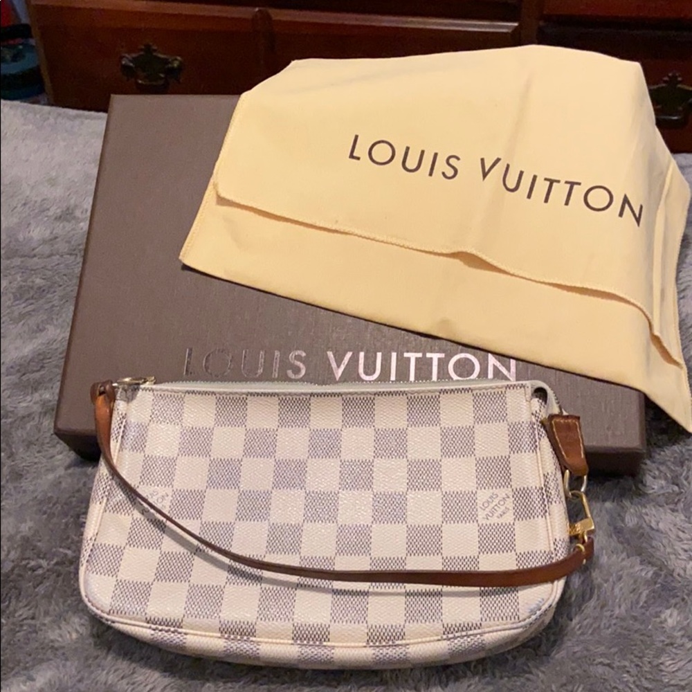 Louis Vuitton Pochette